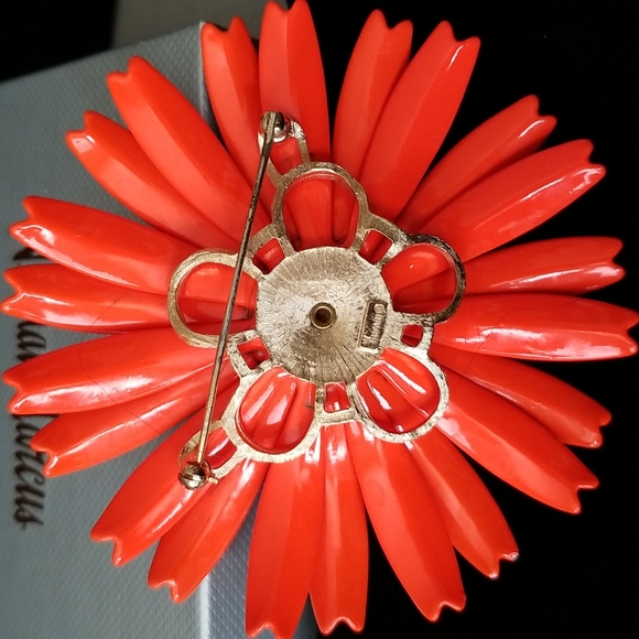 Crown trifari large Coral brooch - Picture 3 of 4